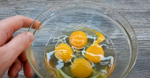 Cheesy Bread Omelette Cheesy Bread Omelette